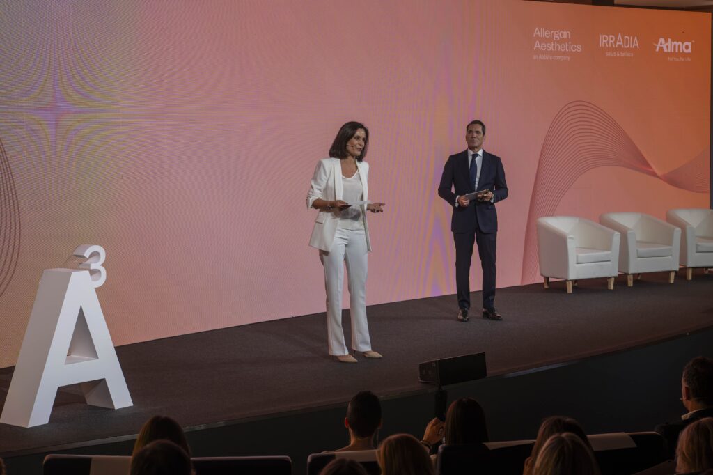 Grupo Alma Médica-Irradia y Allergan Aesthetics reúnen en Madrid a más de 200 profesionales médicos para abordar el auge de la combinación en Medicina y Dermatología Estética 3 Evento A3 Noelia Gonzalez e Ignacio Espejo 2