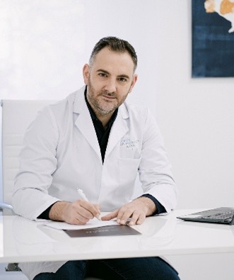 Dr. Carlos Morales Raya